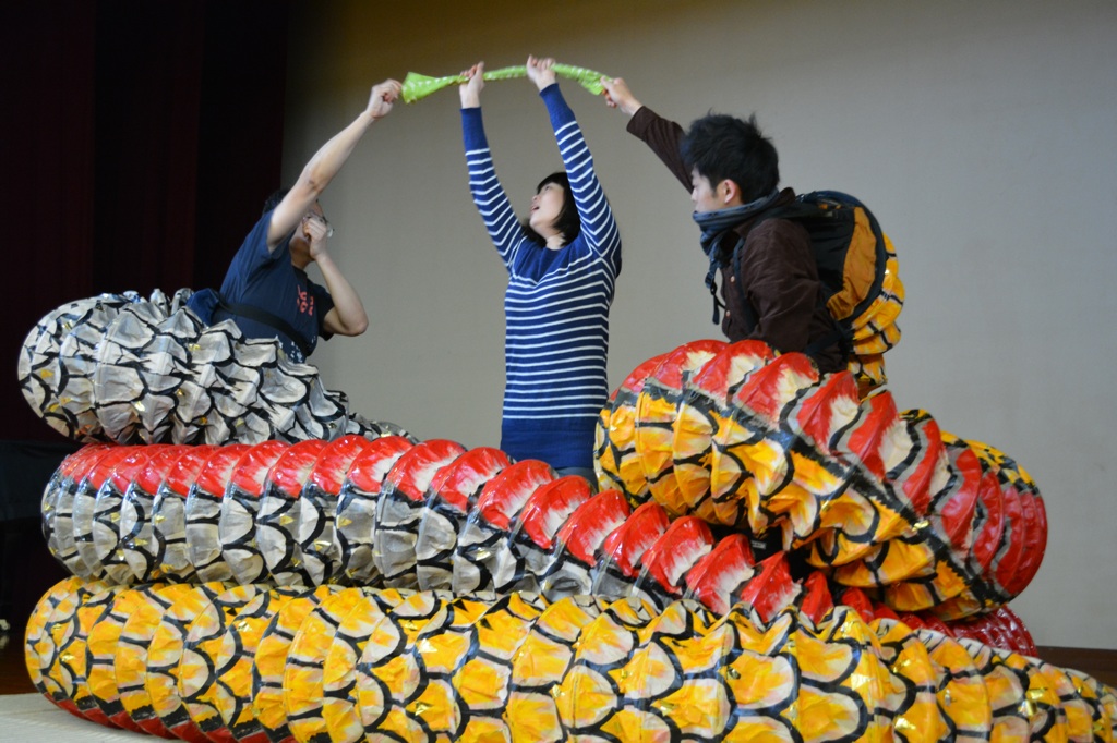 大蛇の練習風景、お姫様は中国からの留学生